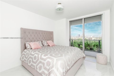 Condo in North Miami Beach, Florida, 2 bedrooms № 1994045 - photo 9