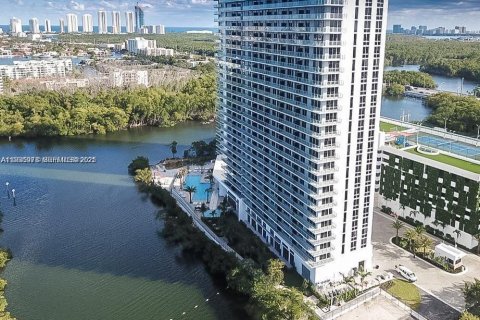 Condo in North Miami Beach, Florida, 2 bedrooms № 1994045 - photo 27