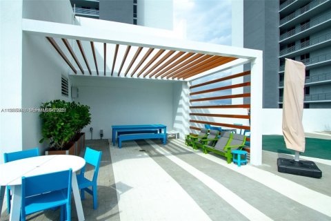 Condo in North Miami Beach, Florida, 2 bedrooms № 1994045 - photo 26