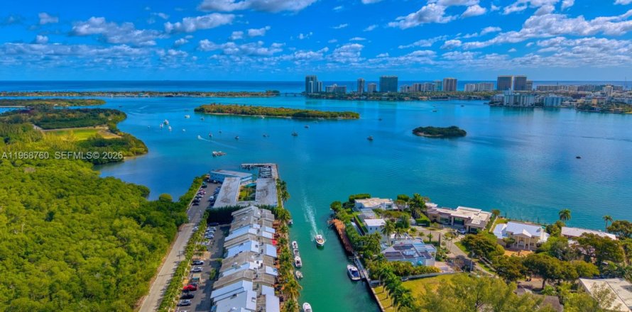 Condo à North Miami, Floride, 1 chambre  № 2032169