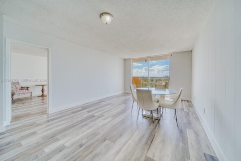 Copropriété à vendre à North Miami, Floride: 1 chambre, 74.88 m2 № 2032169 - photo 7