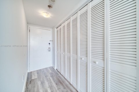 Copropriété à vendre à North Miami, Floride: 1 chambre, 74.88 m2 № 2032169 - photo 10