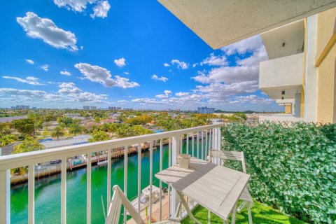 Copropriété à vendre à North Miami, Floride: 1 chambre, 74.88 m2 № 2032169 - photo 3