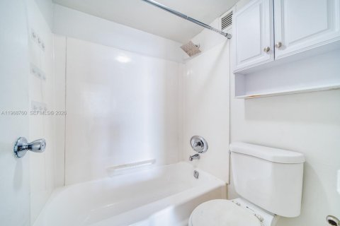 Copropriété à vendre à North Miami, Floride: 1 chambre, 74.88 m2 № 2032169 - photo 18