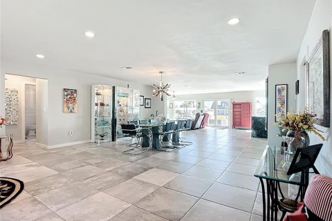 House in Palmetto, Florida 3 bedrooms, 215.9 sq.m. № 1899976 - photo 5