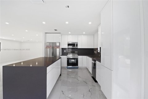 Купить виллу или дом в Пальметто-Бей, Флорида 4 спальни, 194.72м2, № 1958091 - фото 1