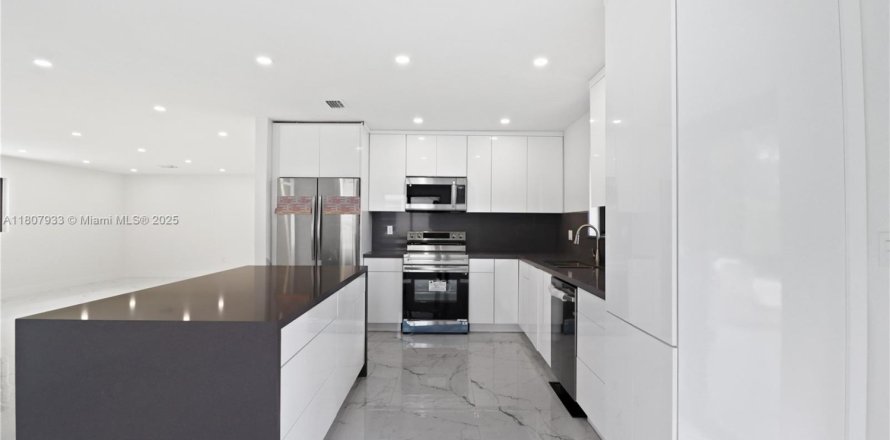 Дом в Пальметто-Бей, Флорида 4 спальни, 194.72м2 № 1958091