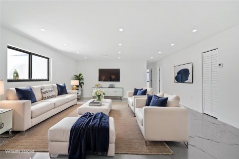 Купить виллу или дом в Пальметто-Бей, Флорида 4 спальни, 194.72м2, № 1958091 - фото 2