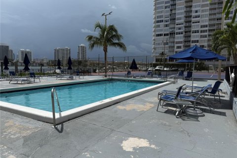 Condominio en venta en Aventura, Florida, 2 dormitorios, 98.29 m2 № 1429917 - foto 17