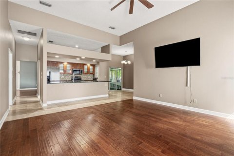House in Valrico, Florida 4 bedrooms, 221.01 sq.m. № 2112512 - photo 8