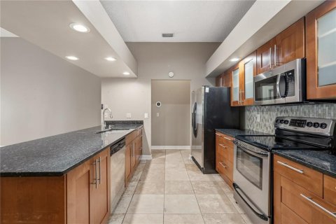House in Valrico, Florida 4 bedrooms, 221.01 sq.m. № 2112512 - photo 12