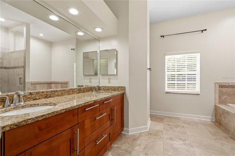 House in Valrico, Florida 4 bedrooms, 221.01 sq.m. № 2112512 - photo 21