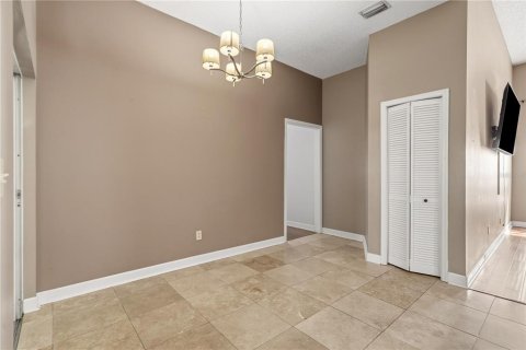 House in Valrico, Florida 4 bedrooms, 221.01 sq.m. № 2112512 - photo 25