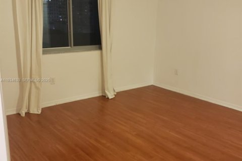 Купить кондоминиум в Майами, Флорида 2 спальни, 88.26м2, № 1992799 - фото 4