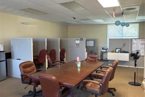 Immobilier commercial à louer à North Port, Floride: 91.23 m2 № 2108485 - photo 2