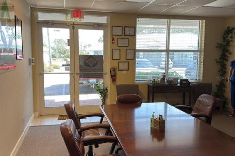 Immobilier commercial à louer à North Port, Floride: 91.23 m2 № 2108485 - photo 3