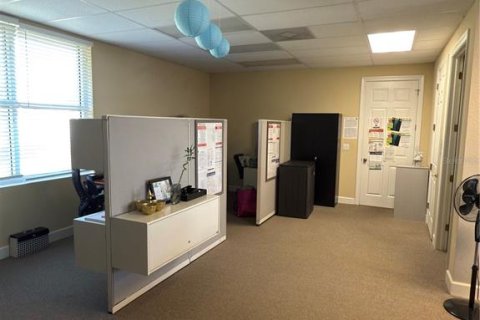 Immobilier commercial à louer à North Port, Floride: 91.23 m2 № 2108485 - photo 4