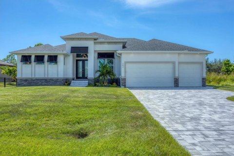 House in Placida, Florida 3 bedrooms, 198.25 sq.m. № 1876051 - photo 1