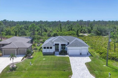 House in Placida, Florida 3 bedrooms, 198.25 sq.m. № 1876051 - photo 5