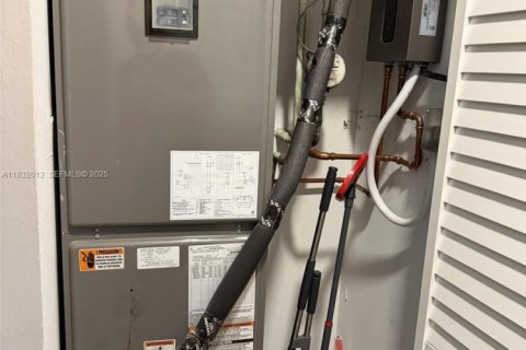 Снять в аренду кондоминиум в Пемброк-Пайнс, Флорида 2 спальни, 84.73м2, № 1990553 - фото 11