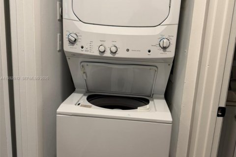 Снять в аренду кондоминиум в Пемброк-Пайнс, Флорида 2 спальни, 84.73м2, № 1990553 - фото 12