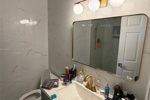 Снять в аренду кондоминиум в Пемброк-Пайнс, Флорида 2 спальни, 84.73м2, № 1990553 - фото 8