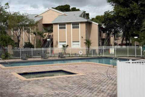 Снять в аренду кондоминиум в Пемброк-Пайнс, Флорида 2 спальни, 84.73м2, № 1990553 - фото 15