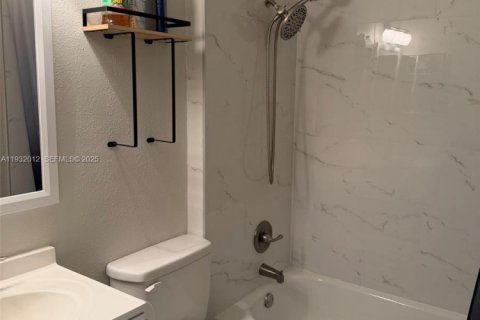 Снять в аренду кондоминиум в Пемброк-Пайнс, Флорида 2 спальни, 84.73м2, № 1990553 - фото 6