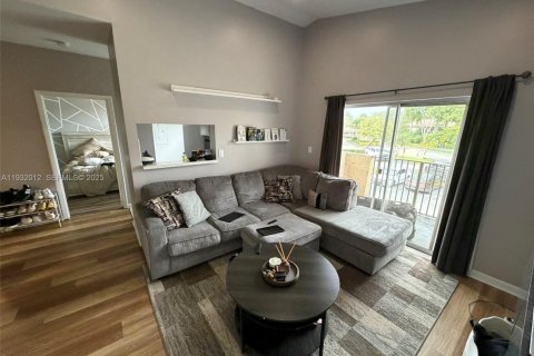 Снять в аренду кондоминиум в Пемброк-Пайнс, Флорида 2 спальни, 84.73м2, № 1990553 - фото 2