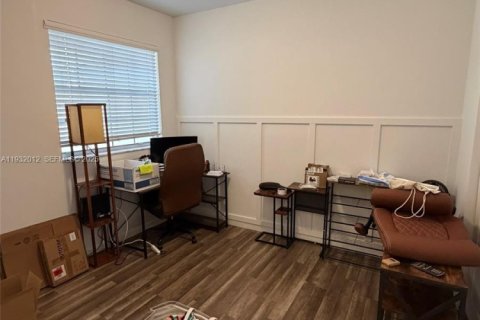 Снять в аренду кондоминиум в Пемброк-Пайнс, Флорида 2 спальни, 84.73м2, № 1990553 - фото 5