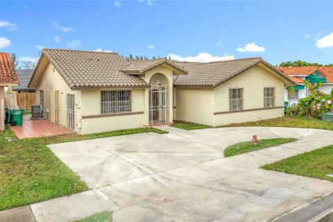 Casa en venta en Miami, Florida, 3 dormitorios, 149.02 m2 № 2007934 - foto 3