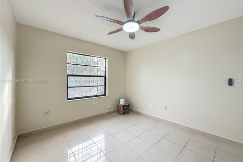 Casa en venta en Miami, Florida, 3 dormitorios, 149.02 m2 № 2007934 - foto 27