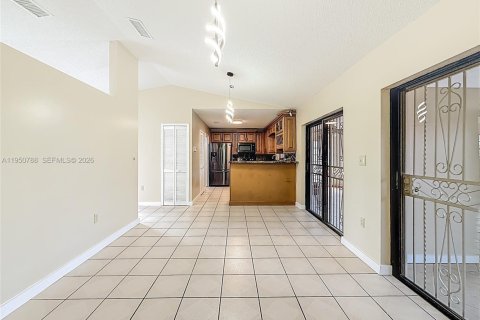 Casa en venta en Miami, Florida, 3 dormitorios, 149.02 m2 № 2007934 - foto 18