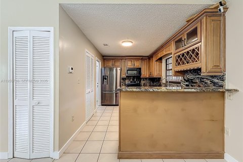 Casa en venta en Miami, Florida, 3 dormitorios, 149.02 m2 № 2007934 - foto 12