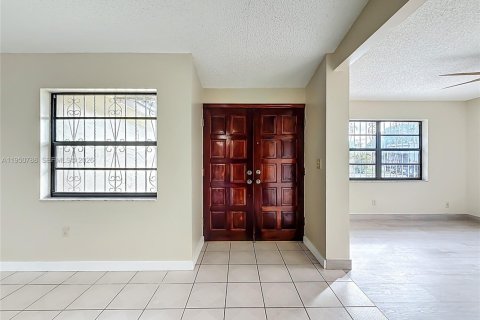 Casa en venta en Miami, Florida, 3 dormitorios, 149.02 m2 № 2007934 - foto 8