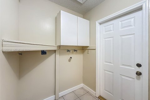 Casa en venta en Miami, Florida, 3 dormitorios, 149.02 m2 № 2007934 - foto 19