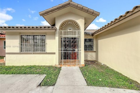 Casa en venta en Miami, Florida, 3 dormitorios, 149.02 m2 № 2007934 - foto 4