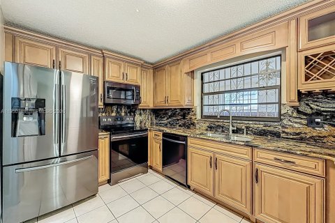 Casa en venta en Miami, Florida, 3 dormitorios, 149.02 m2 № 2007934 - foto 15