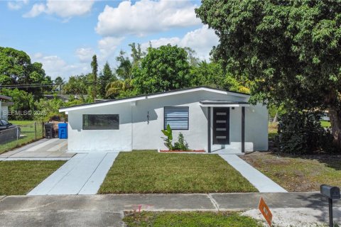 Villa ou maison à vendre à Fort Lauderdale, Floride: 3 chambres, 91.42 m2 № 2020801 - photo 2