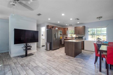 Casa en venta en Spring Hill, Florida, 3 dormitorios, 110.18 m2 № 2237234 - foto 10