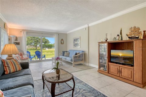 House in Longboat Key, Florida 2 bedrooms, 100.71 sq.m. № 1723390 - photo 11