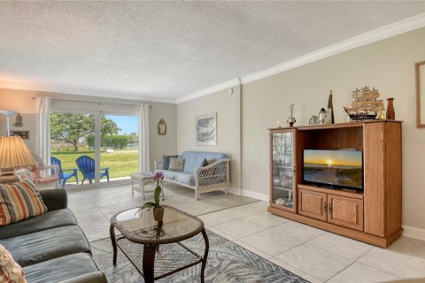 House in Longboat Key, Florida 2 bedrooms, 100.71 sq.m. № 1723390 - photo 13