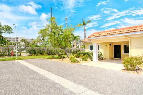 House in Longboat Key, Florida 2 bedrooms, 100.71 sq.m. № 1723390 - photo 5