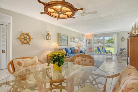 House in Longboat Key, Florida 2 bedrooms, 100.71 sq.m. № 1723390 - photo 9