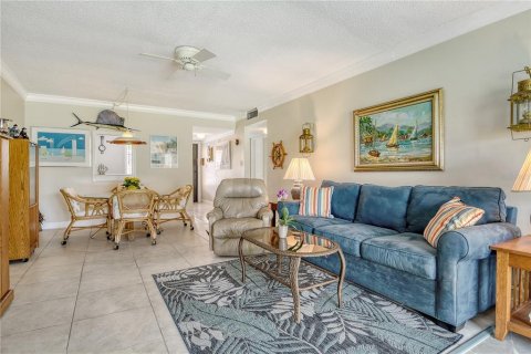 House in Longboat Key, Florida 2 bedrooms, 100.71 sq.m. № 1723390 - photo 10