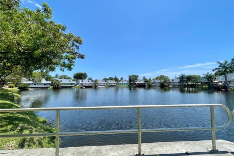 Condo in Oakland Park, Florida, 2 bedrooms  № 1814597 - photo 11