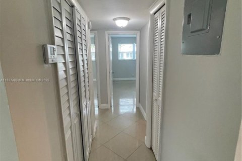 Condo in Oakland Park, Florida, 2 bedrooms  № 1814597 - photo 5