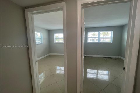 Condo in Oakland Park, Florida, 2 bedrooms  № 1814597 - photo 6