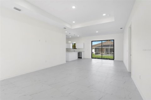 House in Lehigh Acres, Florida 4 bedrooms, 161.37 sq.m. № 1778552 - photo 6