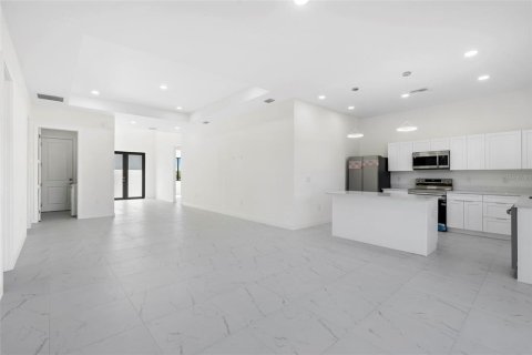 House in Lehigh Acres, Florida 4 bedrooms, 161.37 sq.m. № 1778552 - photo 2